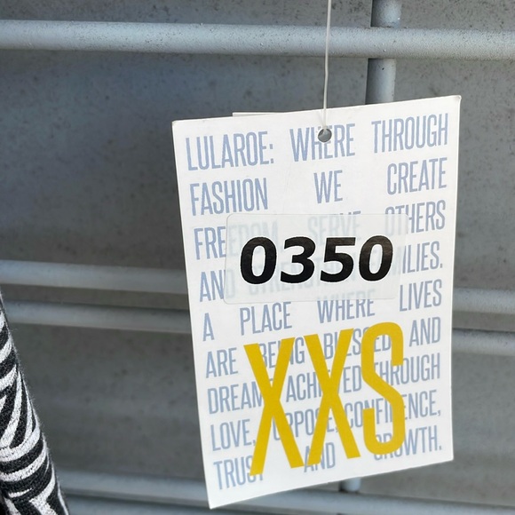 LulaRoe Geometric Printed Perfect T High Low Top-#0350 - Picture 6 of 12